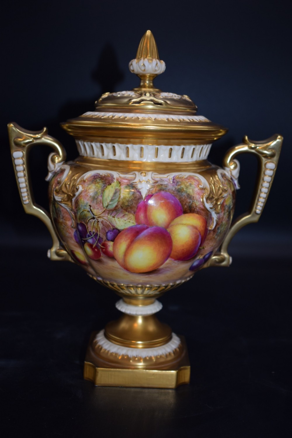 royal worcester trophy vase and cover by freeman